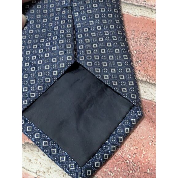 The Tie Bar Mens Blue Navy Geometric 100% Silk Neck Tie Stain Resistant LONG ** - Picture 5 of 7